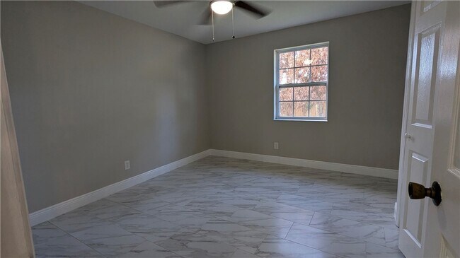 Building Photo - 795 Rolling Hill Dr