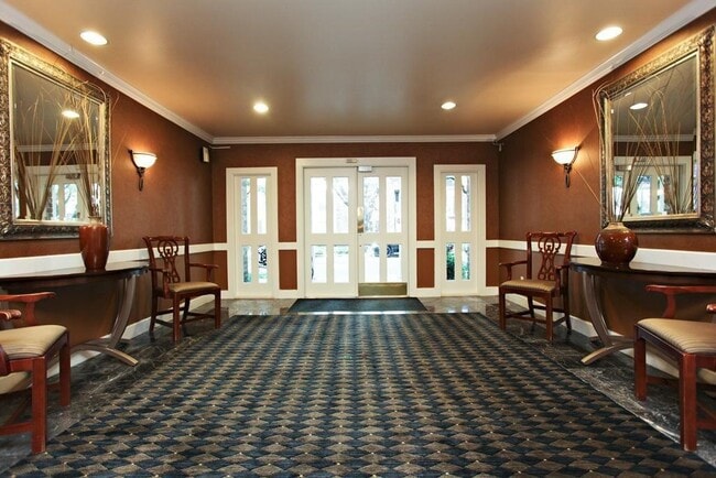 Building Photo - 361 N Post Oak Ln