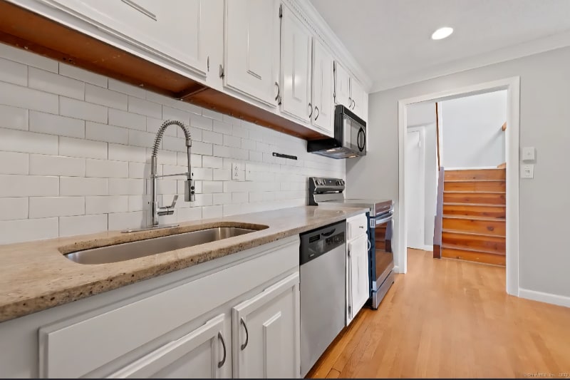 Building Photo - 140 Kane St