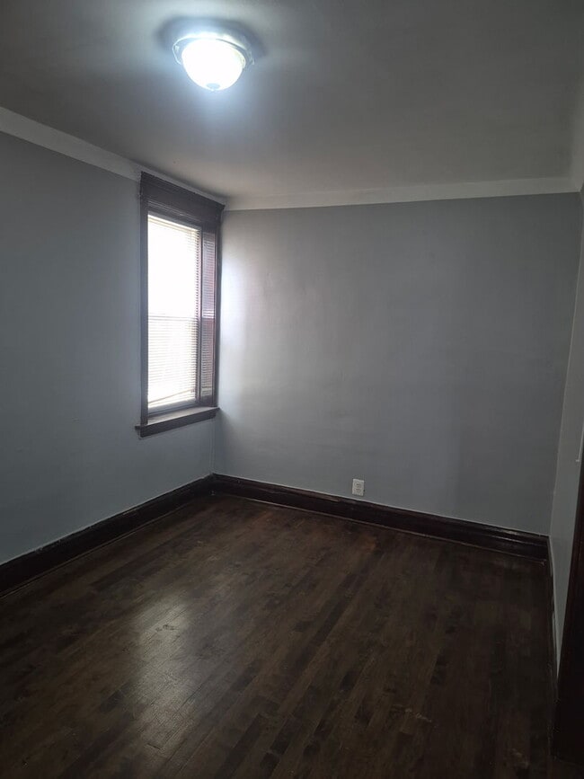 Building Photo - 2813 S Lawndale Ave