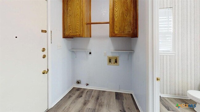 Building Photo - 609 Man O War Dr