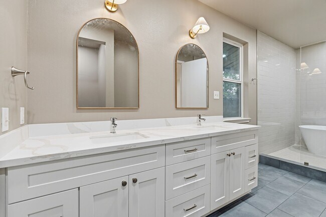 Building Photo - 1616 Kipling St