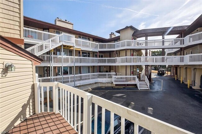 Building Photo - 2232 Vista Cir