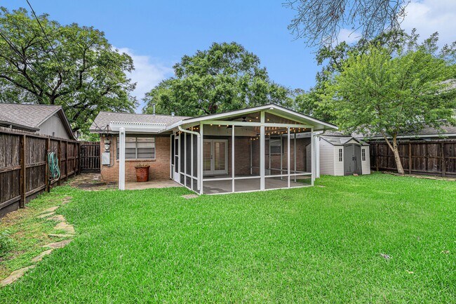 Building Photo - 5511 Loch Lomond Dr