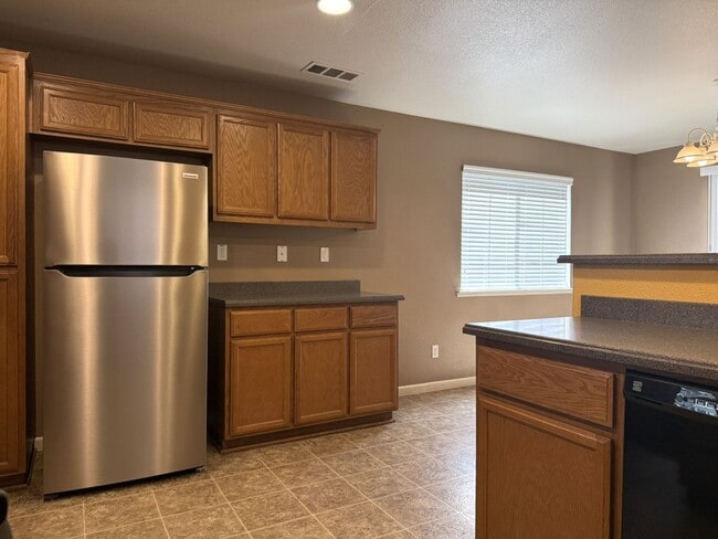 Building Photo - Beautiful Two-Story Home in Desirable Bellevue Ranch!