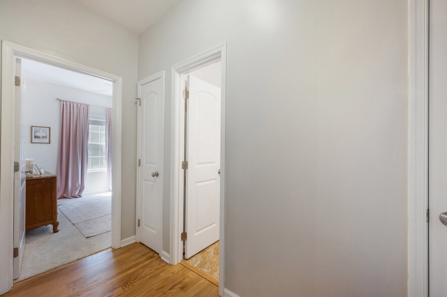 Building Photo - 883 Little Bear Ln