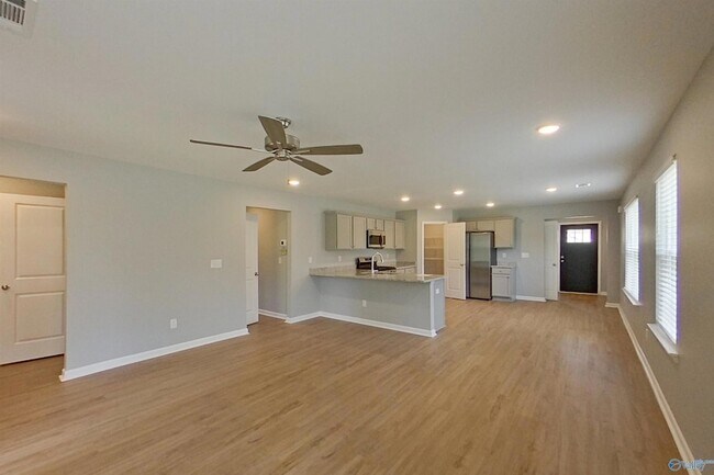 Building Photo - 664 June St