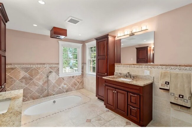 Building Photo - Entire house!!!! Luxury!!! Available September