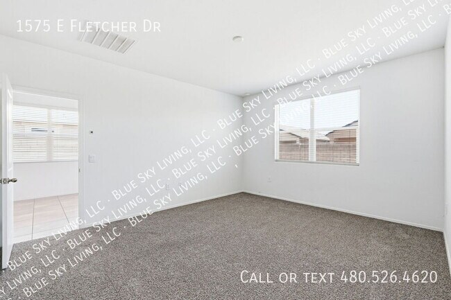 Building Photo - 1575 E Fletcher Dr