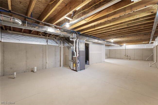 Building Photo - 2250 E 100th St