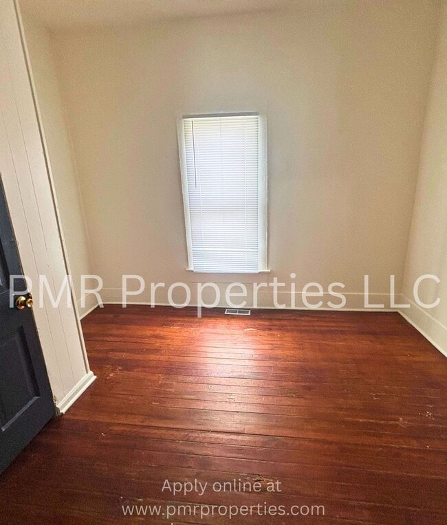 Building Photo - 2 Bedroom/ 1 Bathroom House