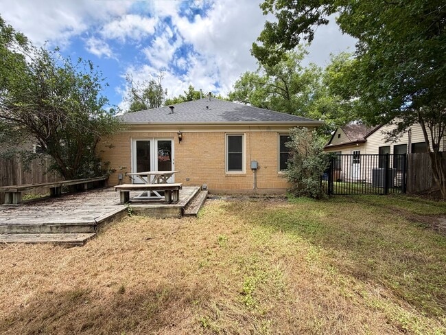Building Photo - 903 E 38th St