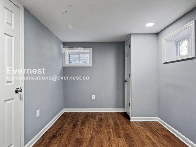 Building Photo - 8010 Carmel Dr