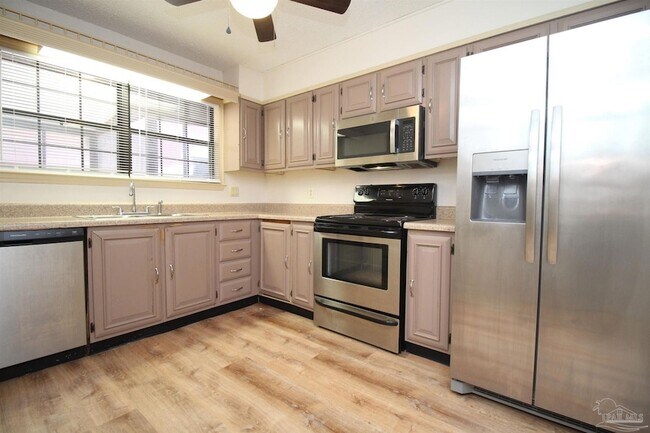 Building Photo - 2375 Sugartree Ave