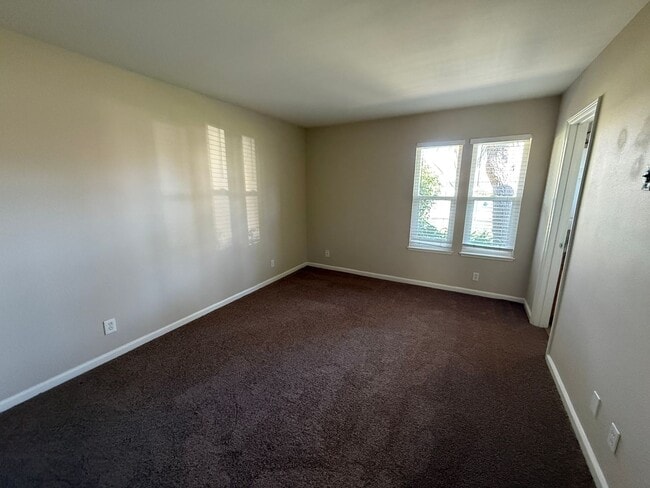 Building Photo - Move-In Ready 3-Bed Home with Detached Garage & Extra Parking