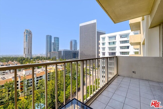 Building Photo - 2170 W Century Dr