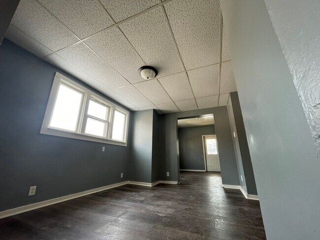 Building Photo - 607-609 E Elm