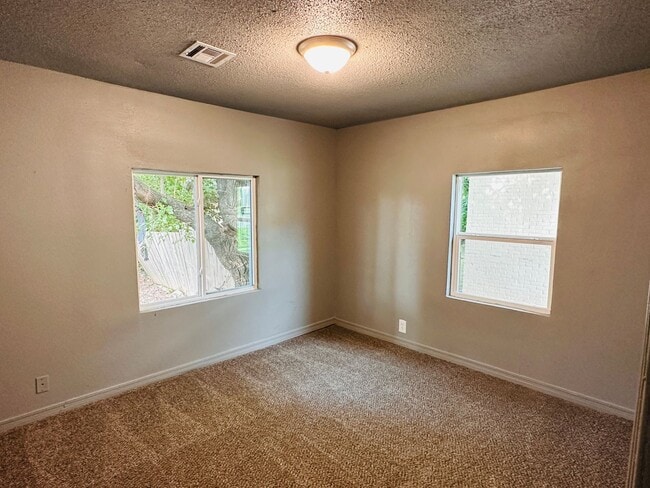 Building Photo - Charming 3 Bed home for lease!