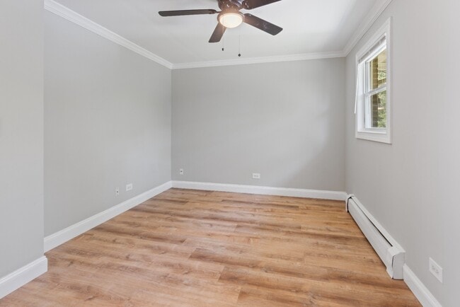 Building Photo - Rehabbed 2 Bedroom In Prime Lake Bluff Location - Pet Friendly - Free Parking!
