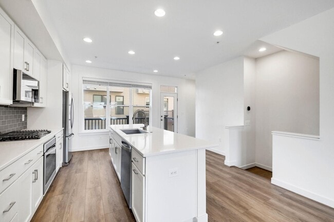 Building Photo - 16560 Crabbs Branch Way