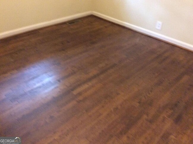 Building Photo - 105 E Mimosa Dr