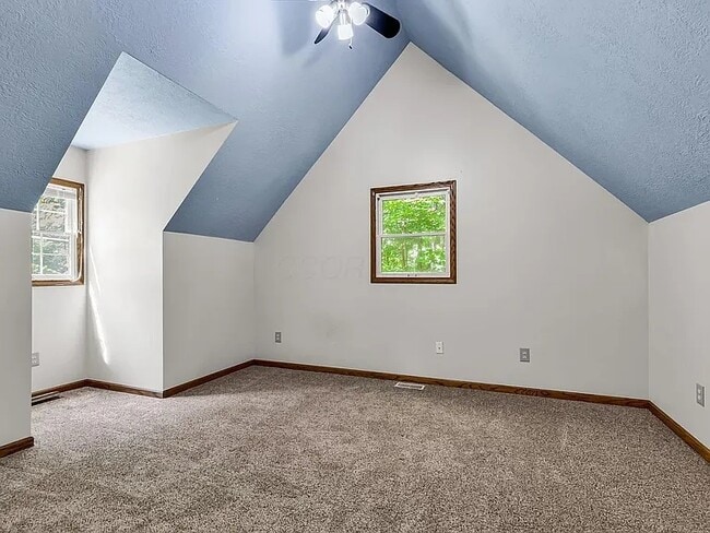 Building Photo - 428 Grand Ridge Dr