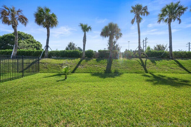 Building Photo - 8588 Dahlia Cir