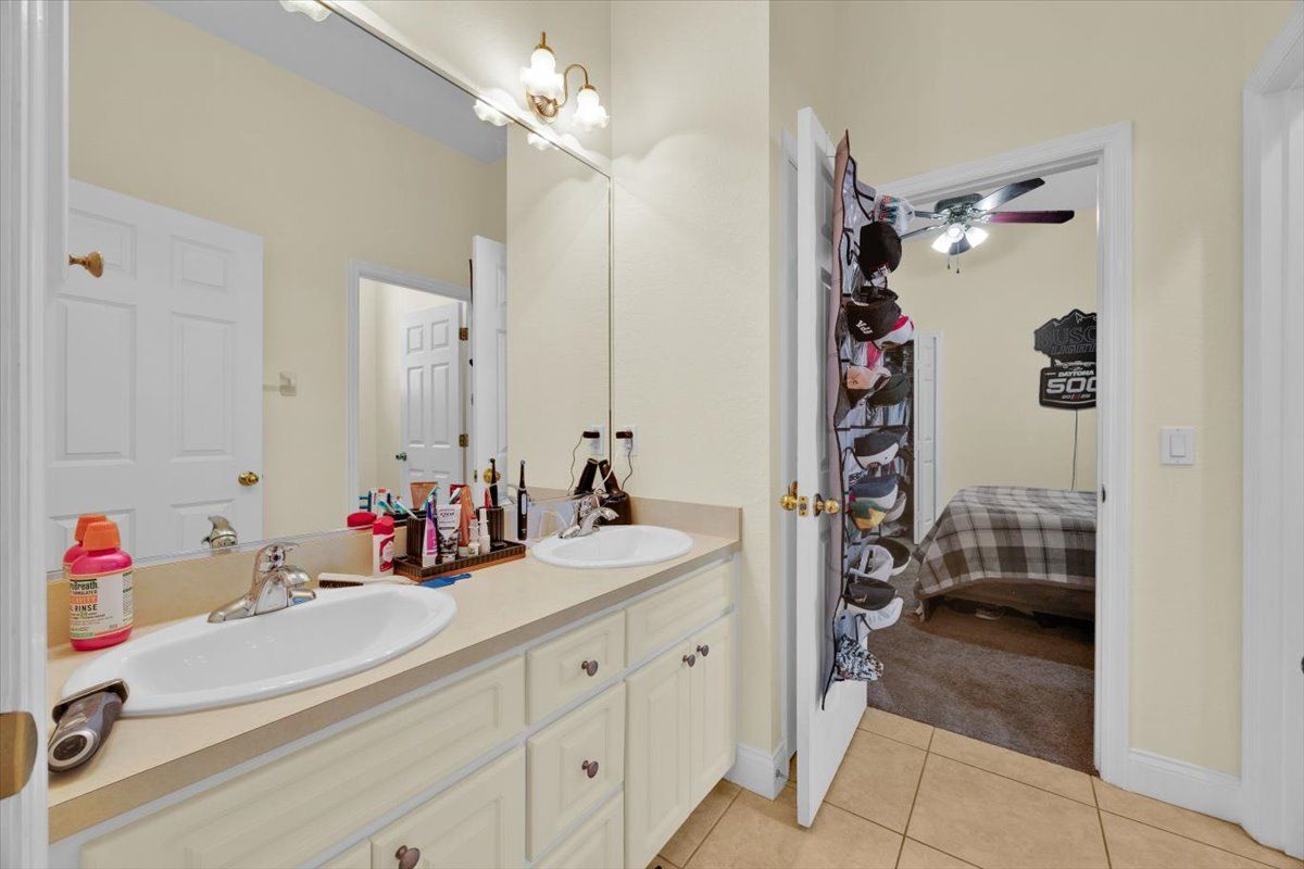 Building Photo - 832 Ashton Oaks Cir