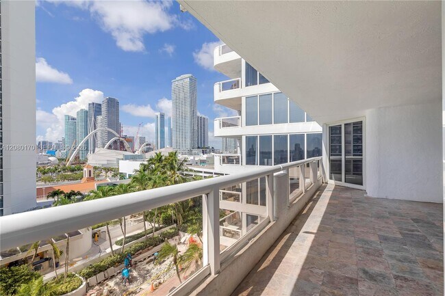 Building Photo - 1717 N Bayshore Dr