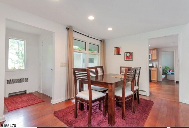 Building Photo - 27 Great Hills Terrace