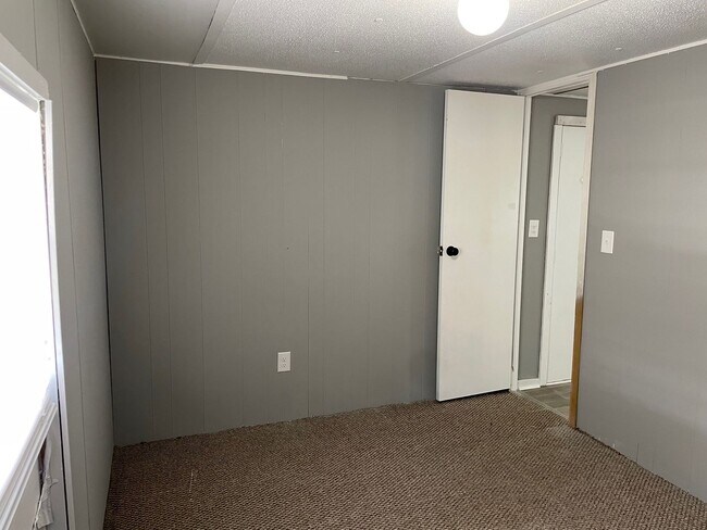 Building Photo - 116 Whisper Ln