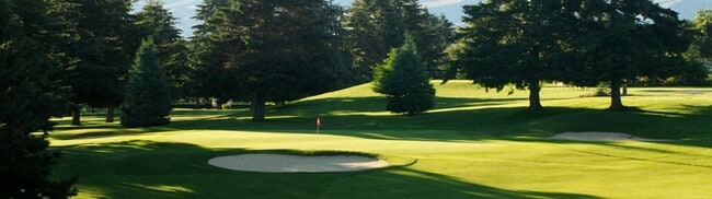 Building Photo - 4 Bed, 2 Bath -- Newly Renovated -- Home on Wenatchee Golf & Country Club's 16th Fairway**