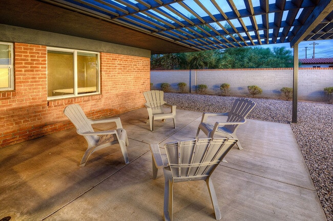 Building Photo - PRELEASE FOR AUGUST 2026 - Gorgeous Brick ...