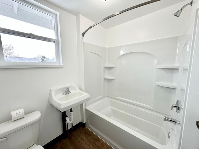 Building Photo - 610 S Pine St