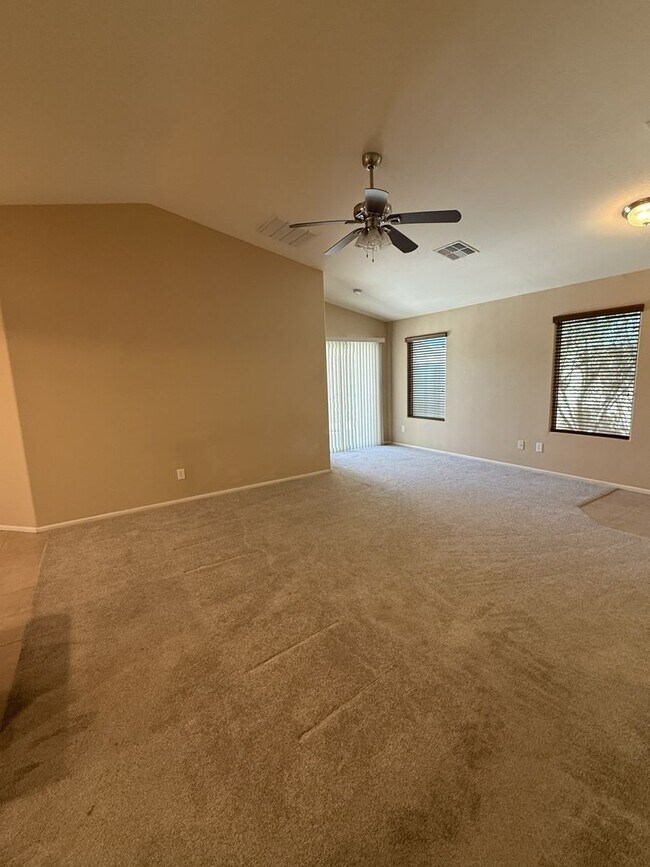 Building Photo - 40397 W Sanders Way