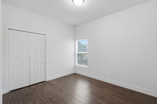 Building Photo - 3227 Halsey Ave SE
