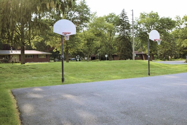 Building Photo - 3 bedroom / 2.5 bathroom Townhome for Rent...