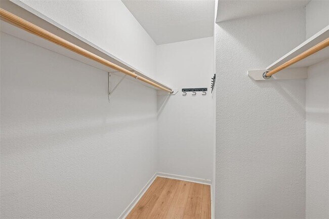 Building Photo - 3204 Menchaca Rd