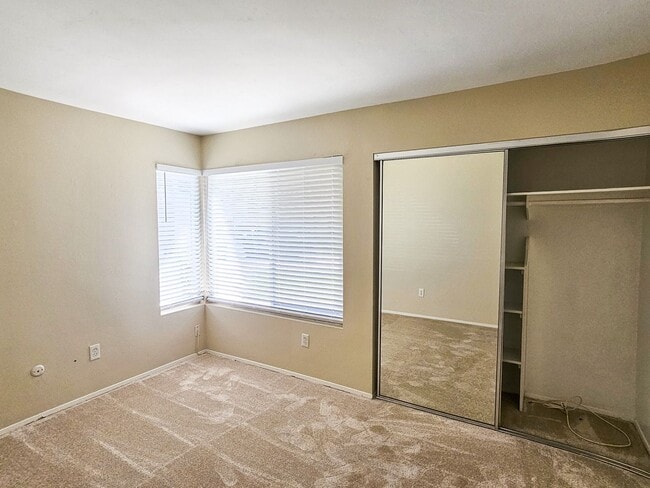 Building Photo - Chula Vista Twin Home