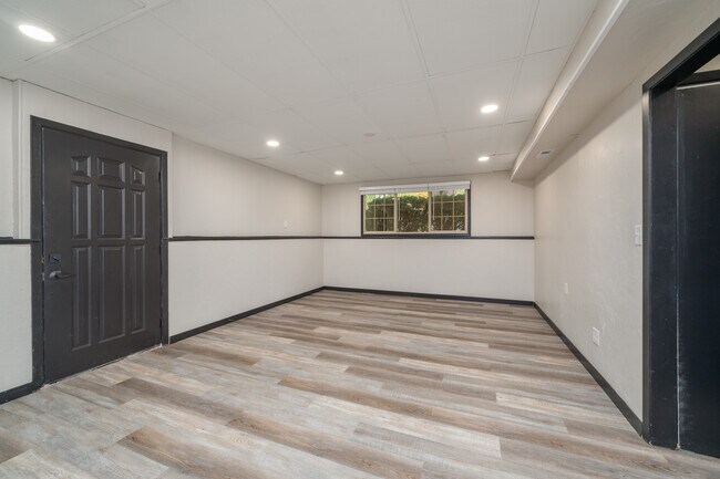 Building Photo - 408 Maple St