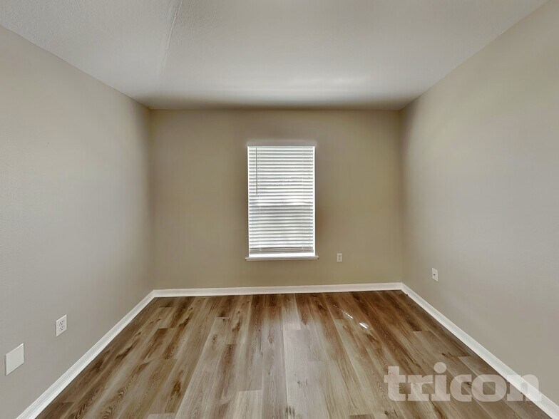 Building Photo - 339 Squires Grove Dr