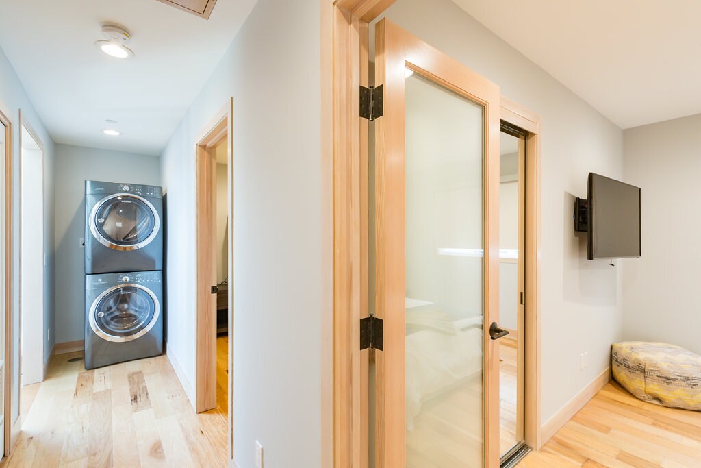 Building Photo - 814 Monterey Blvd