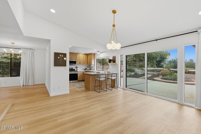 Building Photo - 822 Rim Crest Dr