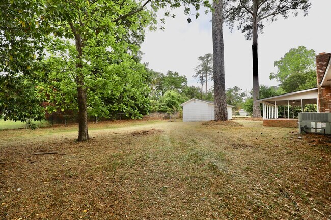 Building Photo - 1912 Dominion Dr