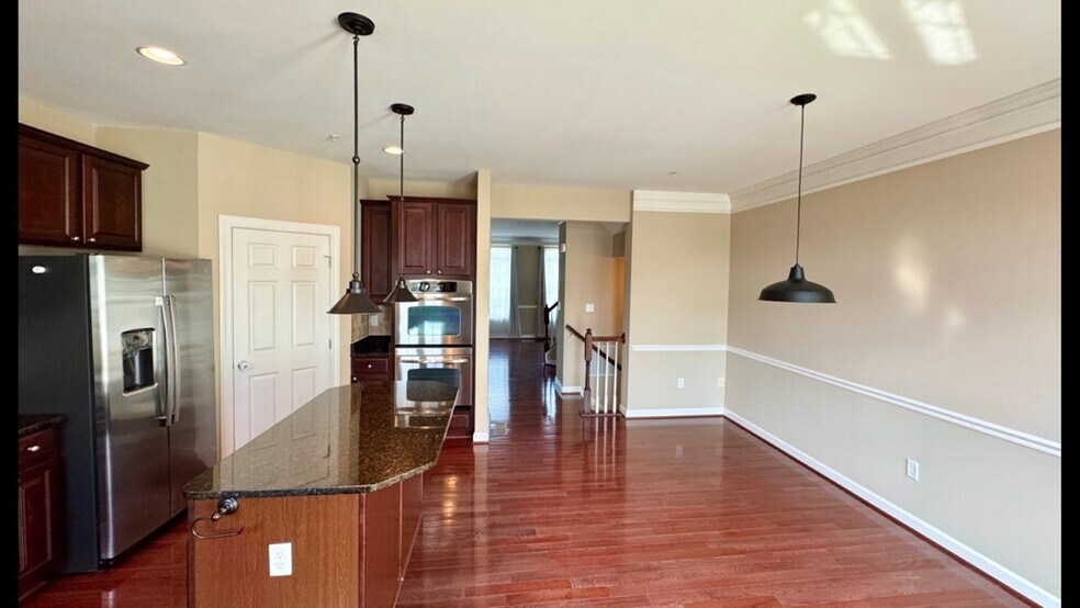 Chef's Kitchen (main level) - 9403 Aston Villa
