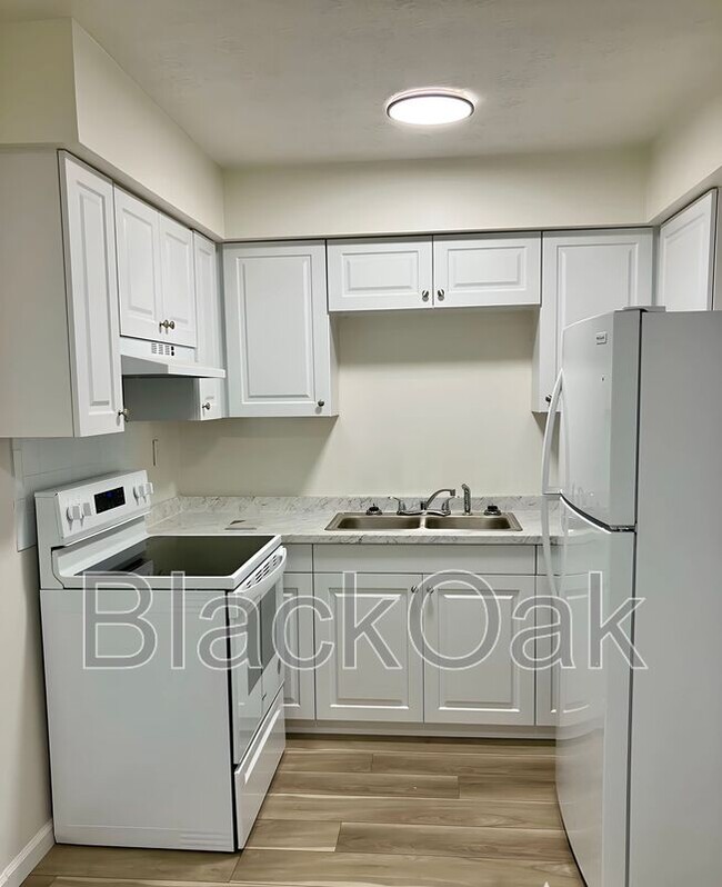 Building Photo - 744 Ellerson Dr