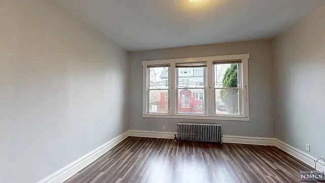 Building Photo - 416-418-418 Leslie St