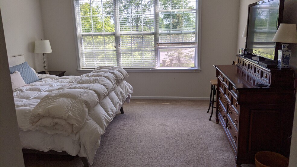 Building Photo - 627 Timberlake Dr