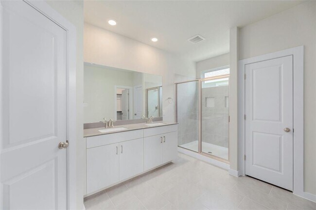 Building Photo - 512 Clearlake Dr