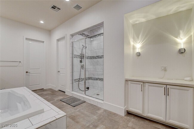 Building Photo - 2560 Bridle Oaks Ct